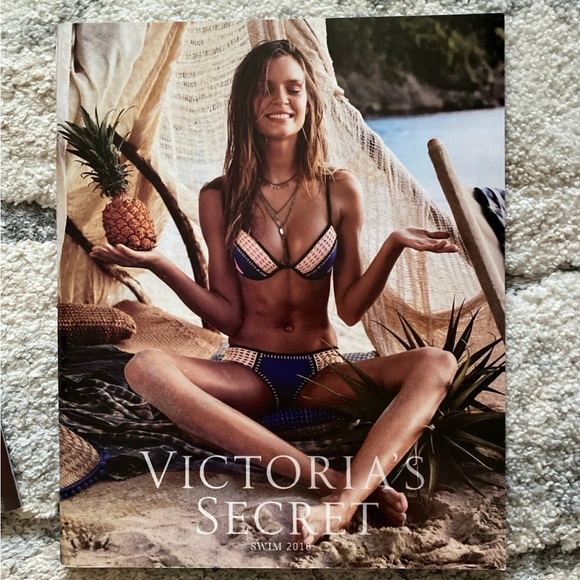 Lot of old Victoria’s Secret and Guess magazines - Picture 6 of 9